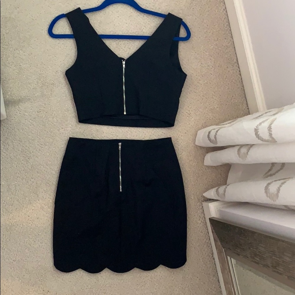 Black 2 Piece Set - Picture 2 of 3